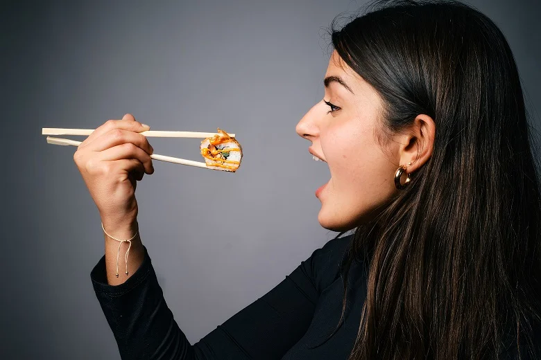 Frische Sushi-Rolle aus der EatHappy Nuri Krone Kollektion – perfekt für den Genussmoment